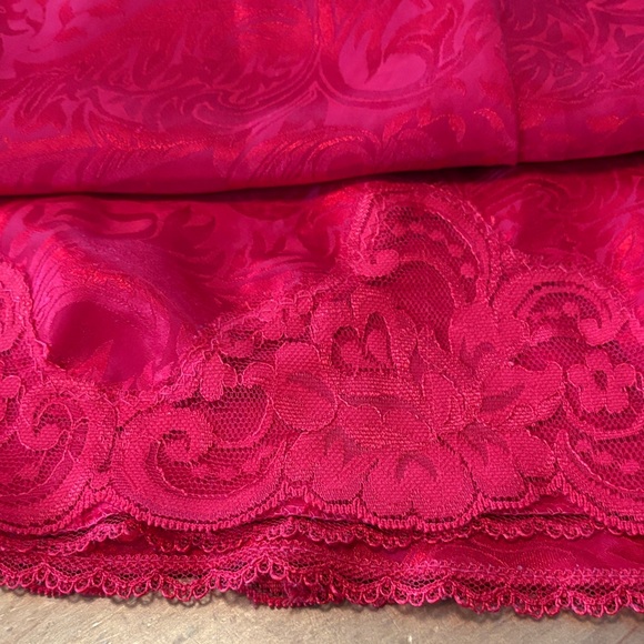 Elegant Red and White Lace Half Slips - Picture 3 of 8